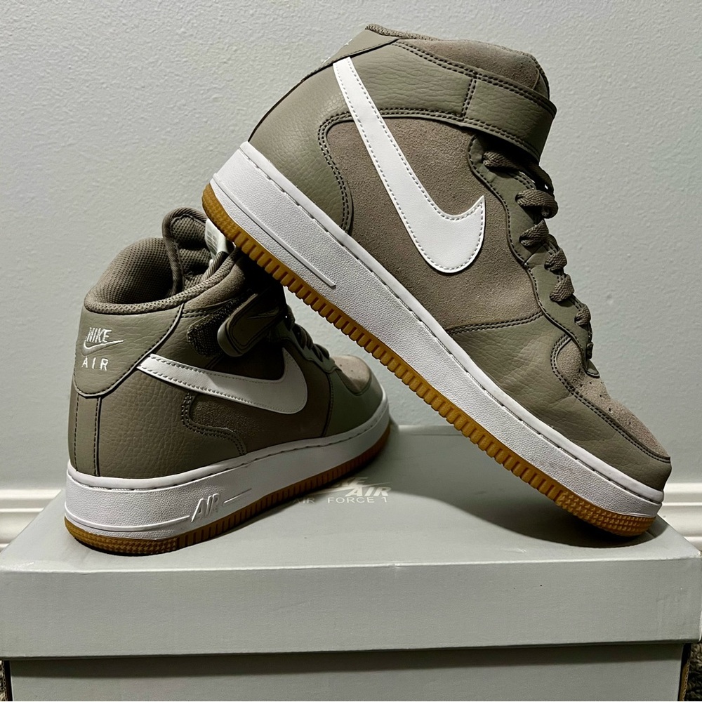 Nike Air Force 1 Mid '07 in Taupe and White